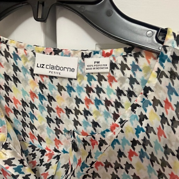 Liz Claiborne colorful thin almost sheer blouse with geometric design. Petite M - Picture 3 of 4